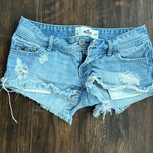Hollister Low Rise Distressed Jean Short Size 1 W25